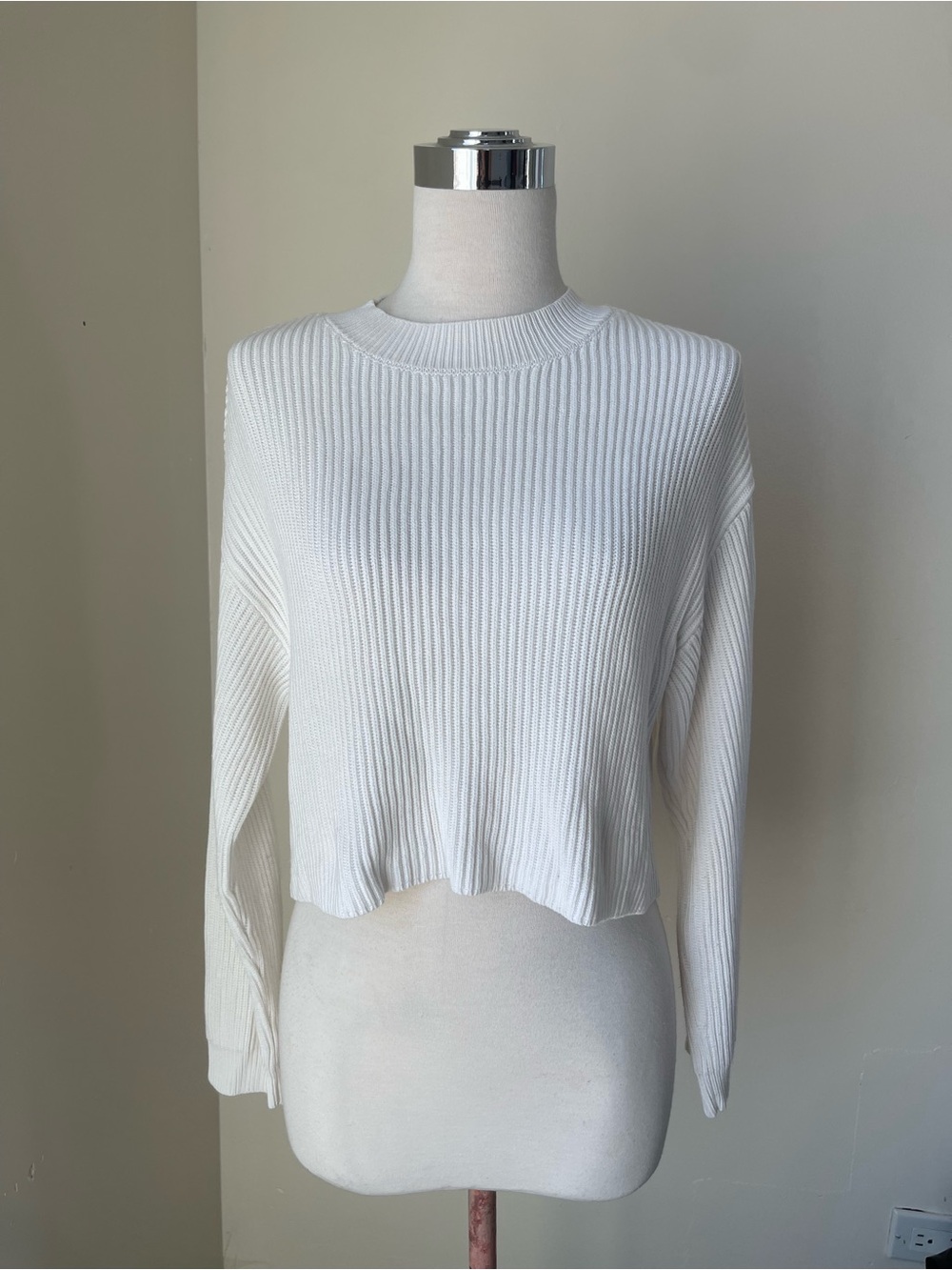 Lulu's White Ribbed Cropped Crewneck Sweater